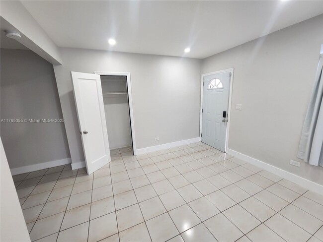 Foto del edificio - 511 NW 34th Ave