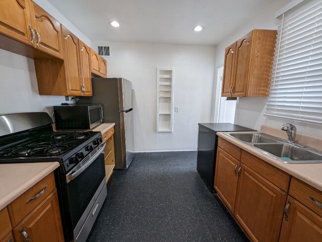 Foto del edificio - 1144 E Sheridan St