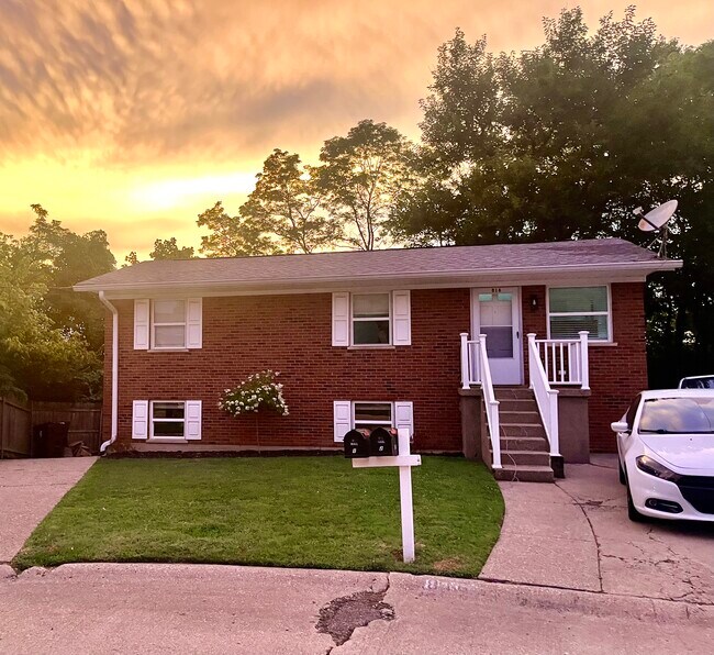 Foto del edificio - 816 Tokay Ln