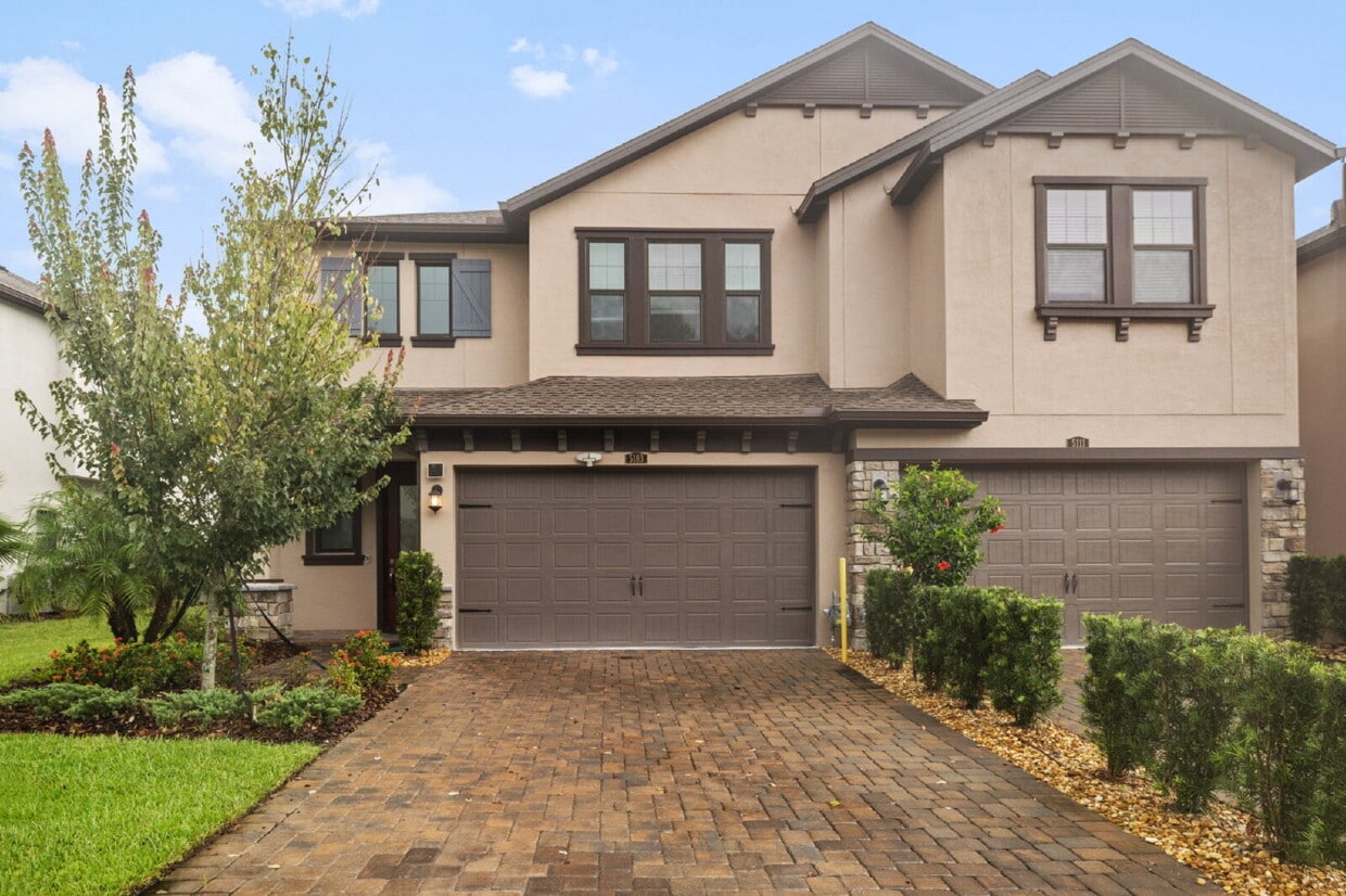 Primary Photo - Estancia 3-Bed Retreat in Wesley Chapel wi...