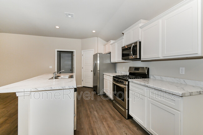 Building Photo - 7504 E 157th Pl S