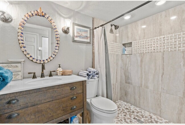 Building Photo - 715 S Ocean Dr
