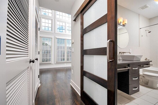 Foto del edificio - 1300 DeKalb Ave NE