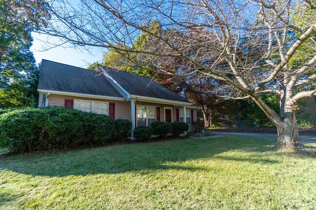 Foto del edificio - Beautiful 3 Bed 2 Bath home located in Greensboro!