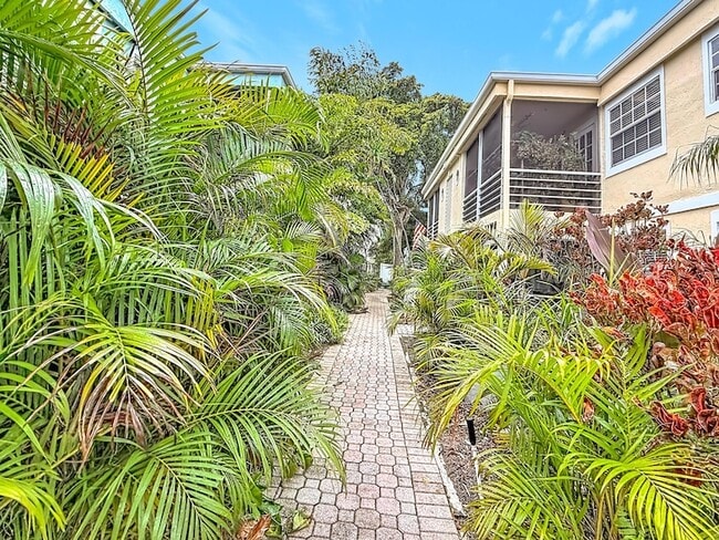 Photo - 305 SE 11th Ave Apartment