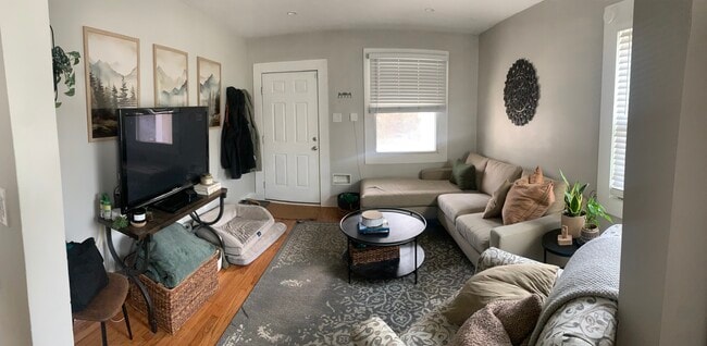 Living room - 2546 Duck Creek Rd