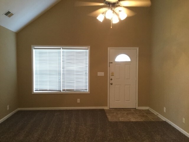 Building Photo - 1004 Hendricks Ct