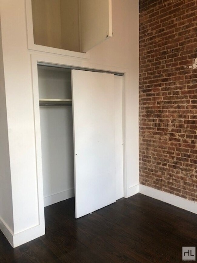 Foto del edificio - FULTON STREET / Clinton Hill / 2-Bed 1-Bath