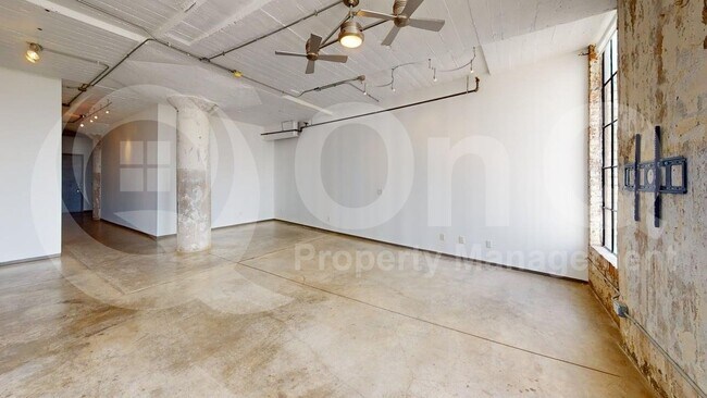 Building Photo - 1122 Jackson St