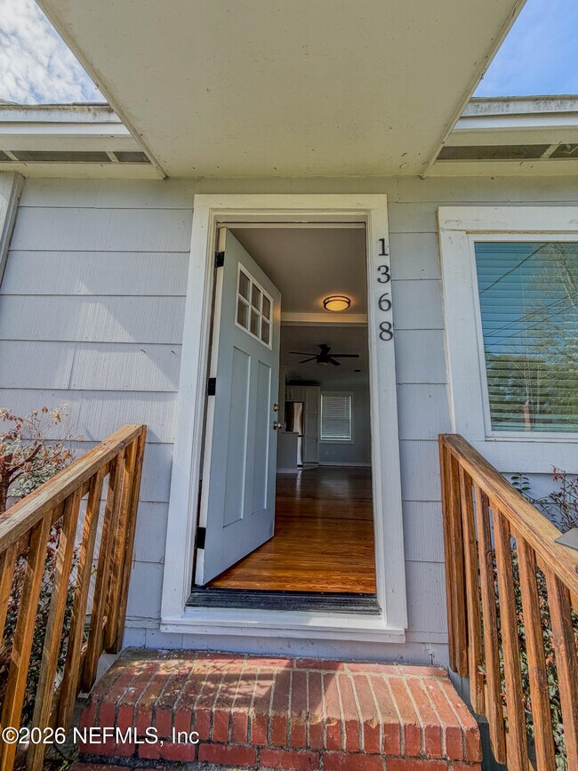 Foto del edificio - 1368 Rensselaer Ave