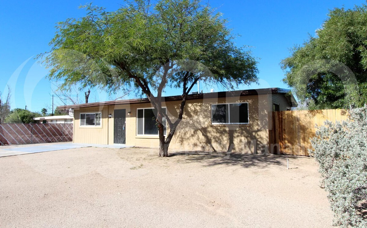 Foto principal - 4043 E Deseret Dr