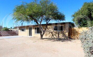 Building Photo - 4043 E Deseret Dr