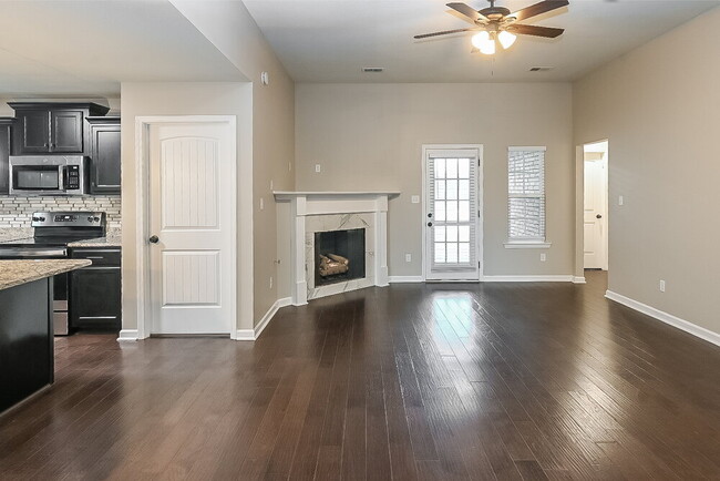 Building Photo - 3262 Magnolia Dr