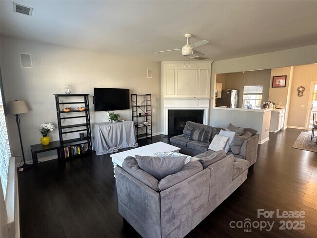 Foto del edificio - 3213 Mannington Dr