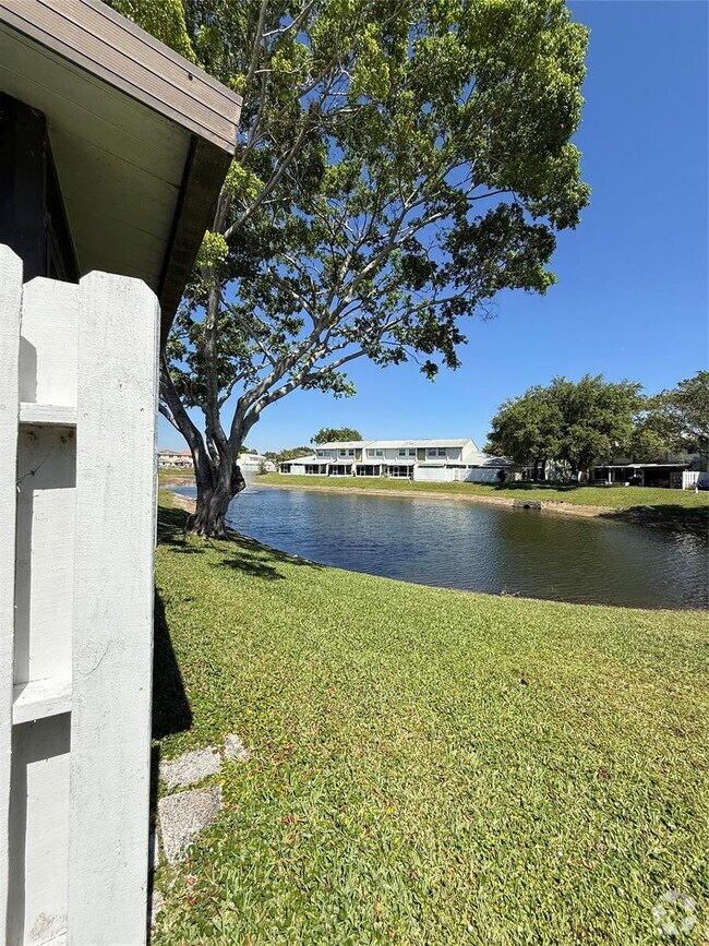 Building Photo - 873 Crystal Lake Dr