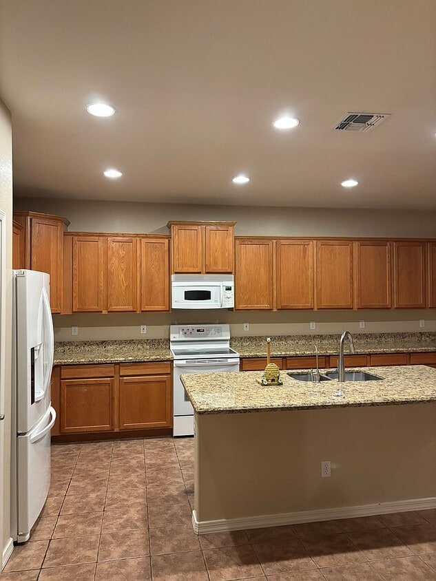 Primary Photo - 15368 W Ventura St