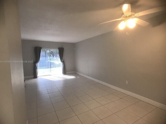 Building Photo - 6530 Lake Patricia Dr