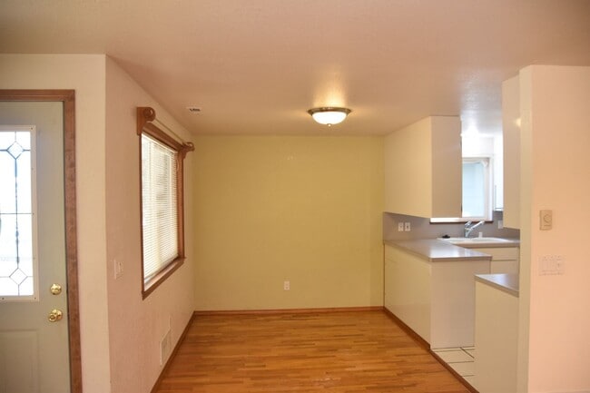 Building Photo - 3 Bedroom 2.5 Bath Steilacoom Rambler
