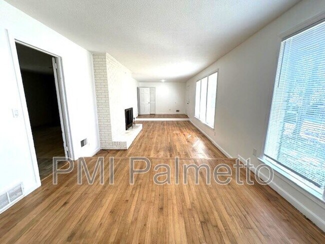 Foto del edificio - 7002 Mountainbrook Dr