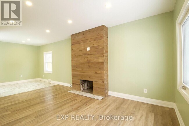 Photo du bâtiment - 1243 Langmuir Ave