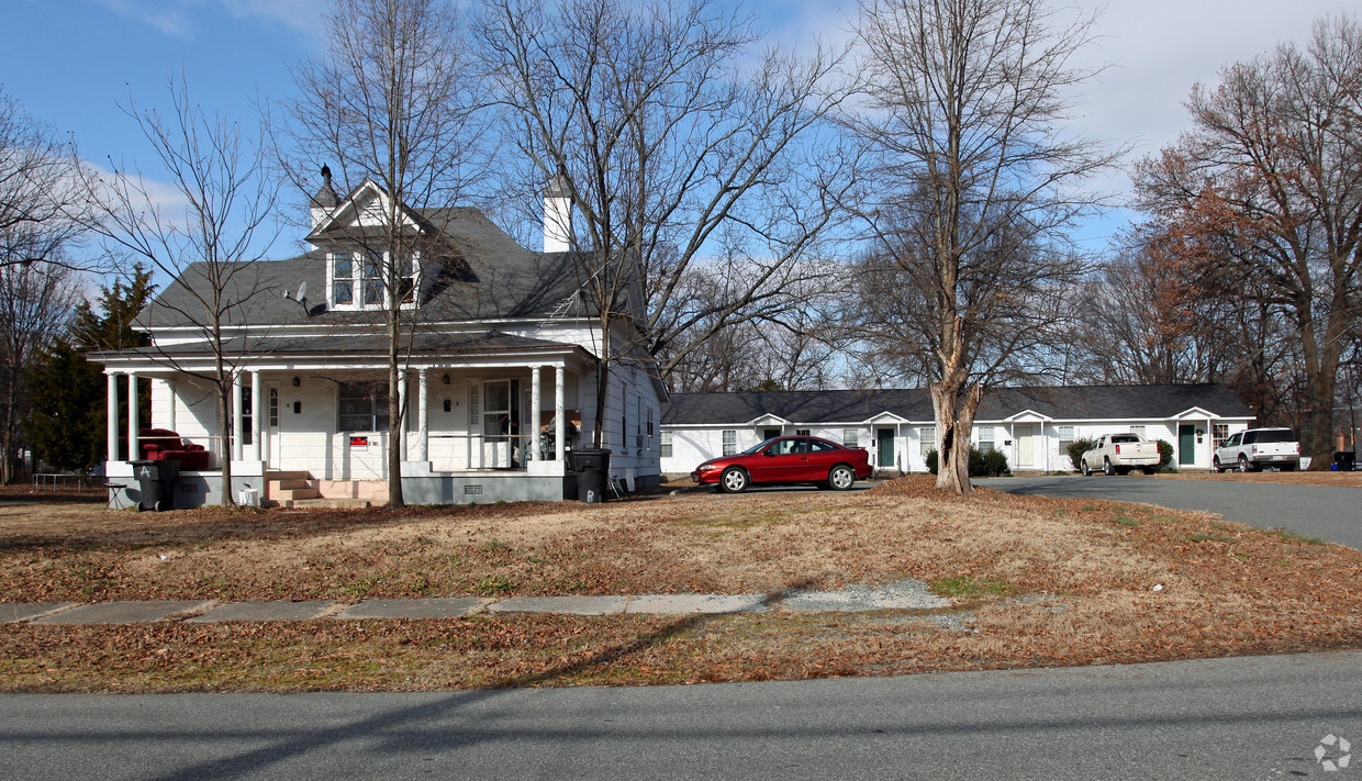 Primary Photo - 1016 Washington St