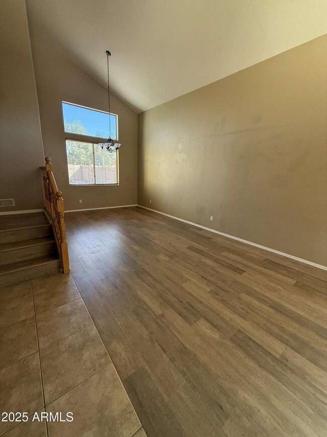 Building Photo - 1269 E Iris Dr