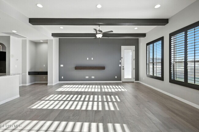 Foto del edificio - 221 Epsom Dr