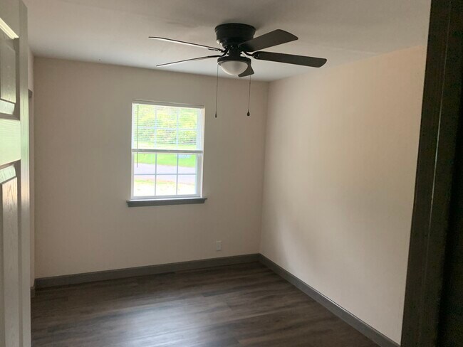 Building Photo - 446 Eagles Way