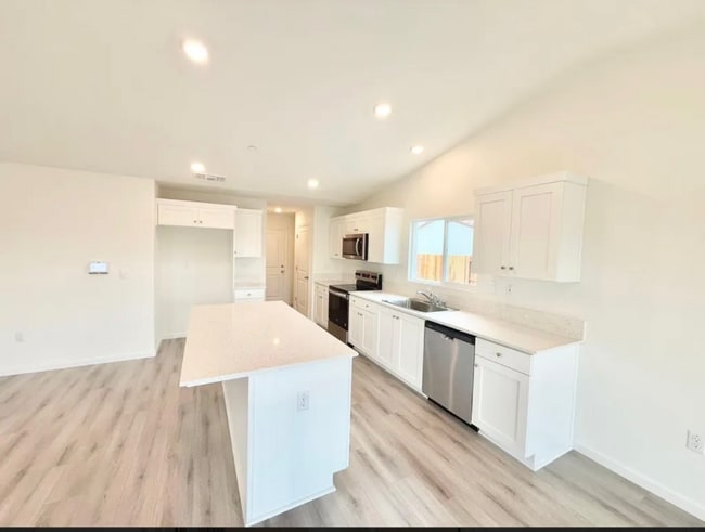 Building Photo - 2476 Cellar St