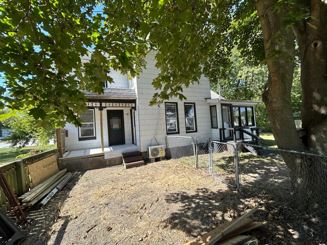 Primary Photo - 500 W Walnut St