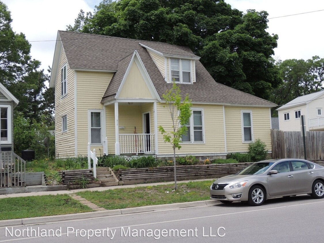 Primary Photo - 3 br, 1 bath House - 312 Railroad Avenue