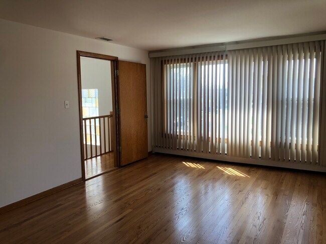 Building Photo - 6157 S Parkside Ave