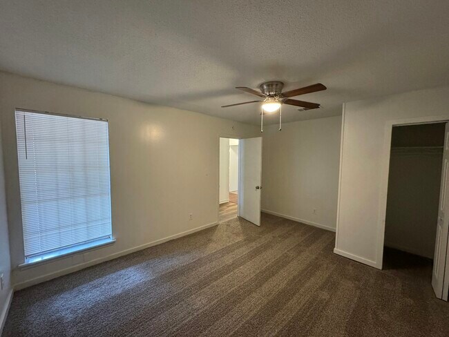 Building Photo - 2235 Scanlon Dr