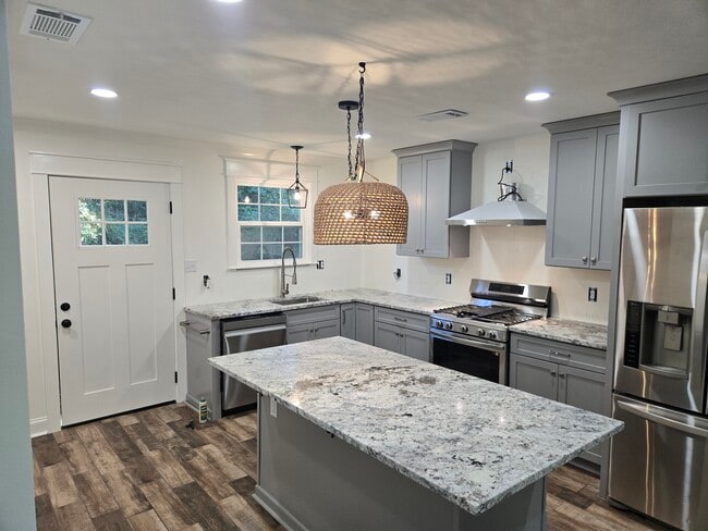 Kitchen w/ island - 22375 Highway 36