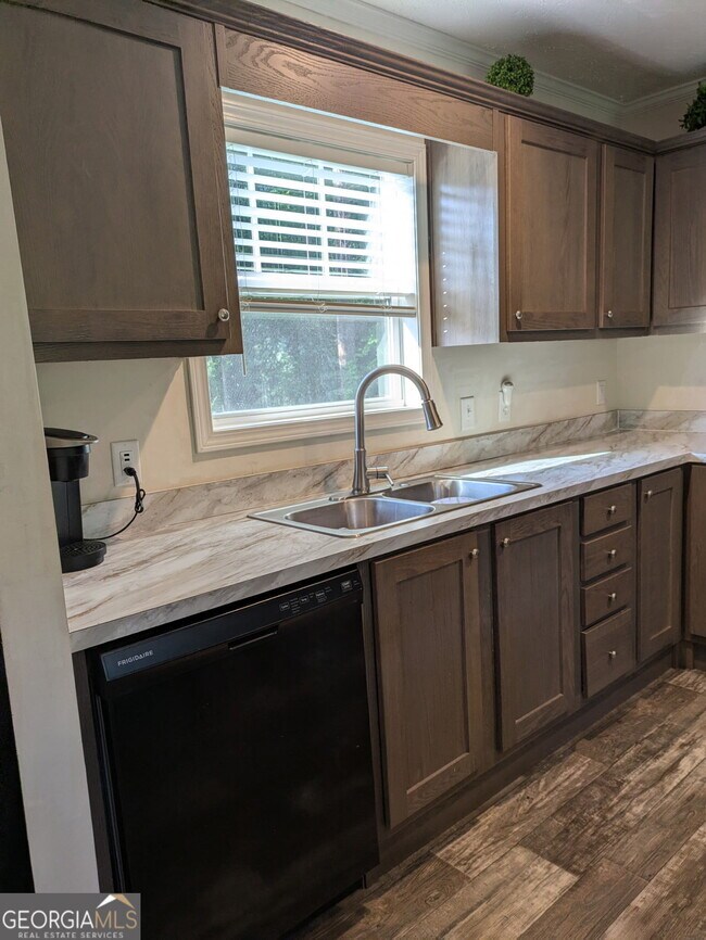 Foto del edificio - 255 Greenview Cir