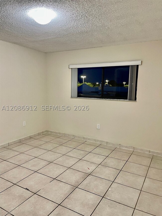 Foto del edificio - 5825 W 25th Ct