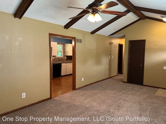 Building Photo - 3 br, 2 bath House - 301 SW Redwood Drive