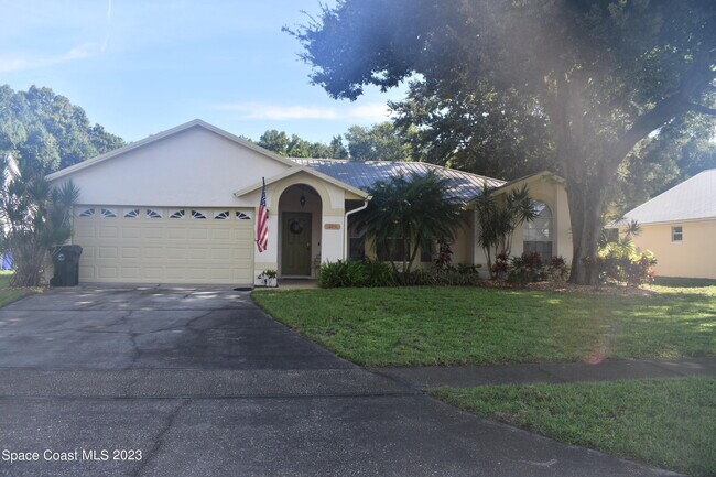 Building Photo - 890 Spirea Dr