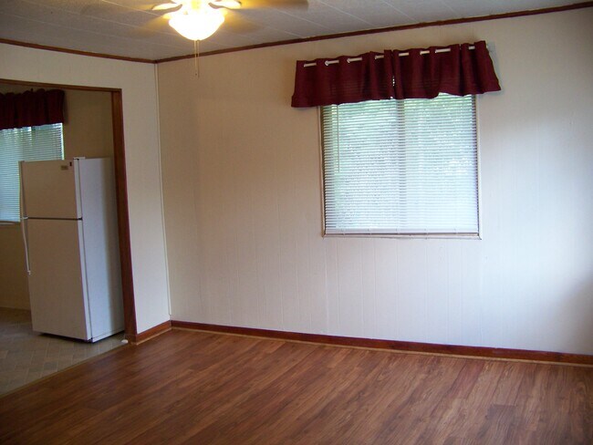 Building Photo - 1529 Loop Rd