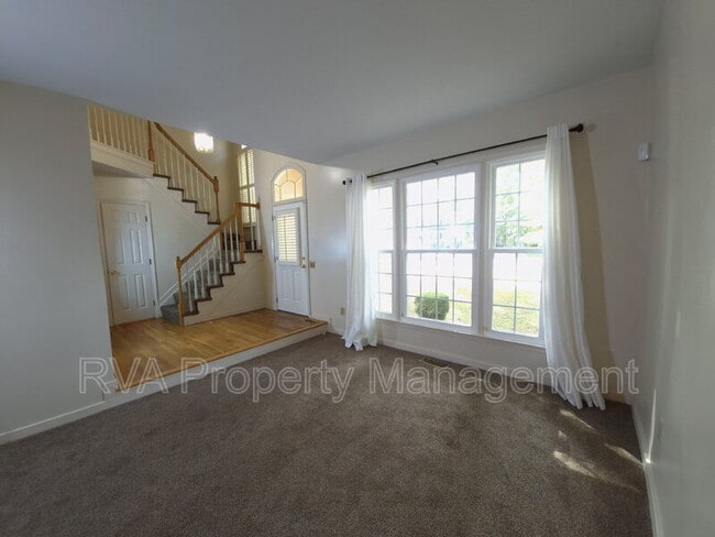 Building Photo - 6002 Oak Landing Dr
