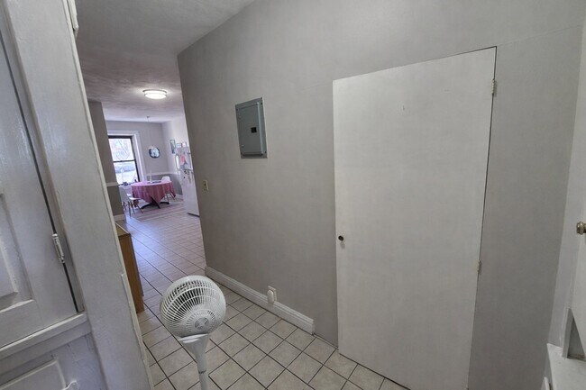 Foto del edificio - 30 Claflin Rd