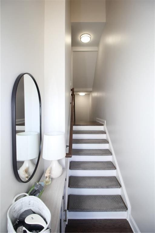 Foto del edificio - 355 Rose Garden Ln