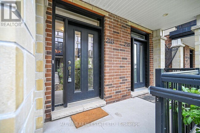 Building Photo - 216 Pembina Private