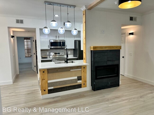 Building Photo - 2 br, 2 bath House - 6765 Corporate Blvd U...