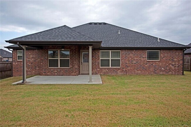 Building Photo - 1906 SW Cypress St