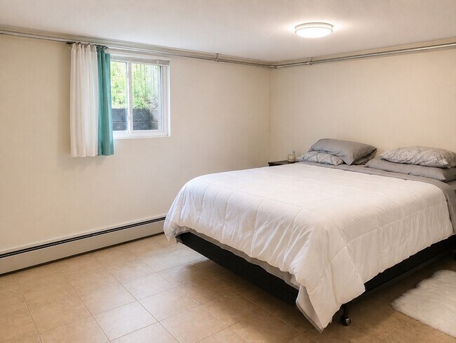 Building Photo - 24 Bencliffe Cir