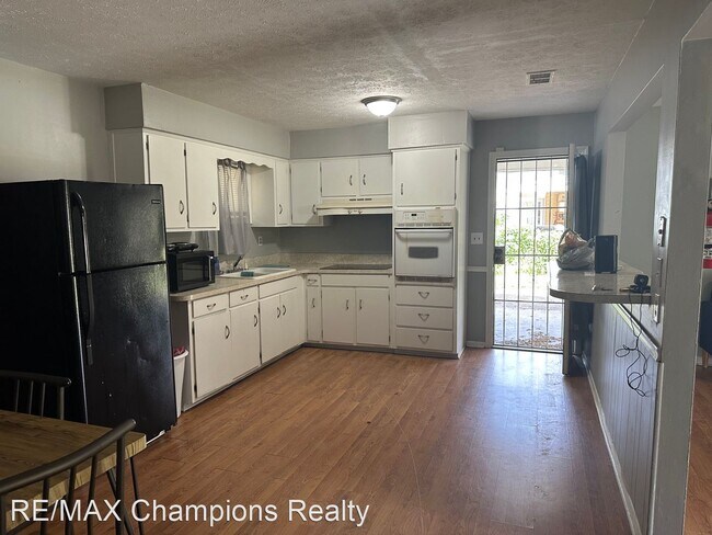 Foto del edificio - 3 br, 1 bath House - 1361 Kevin Ct