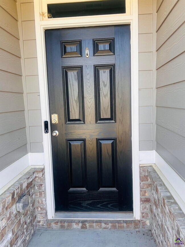 Foto del edificio - 118 Alton Tucker Sr. Boulevard