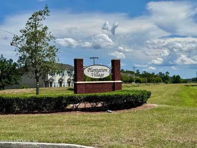 Foto del edificio - 450 Sherwood Oaks Dr