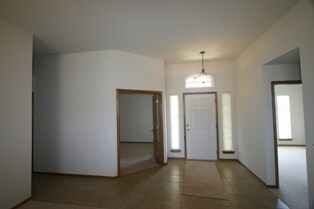Building Photo - 3 Bed + Office - Private Master Suite - Mo...